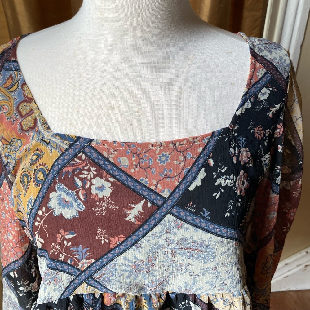 flowy patterned blouse ‼️ - Picture 2 of 6